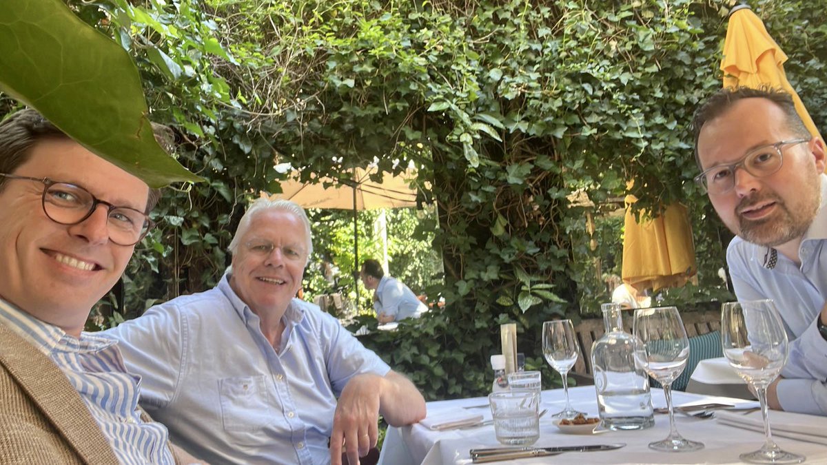 Mooie avond bij <a href="/BrasVanBaerle/">Brasserie van Baerle</a> #Amsterdam met @edubbeling &amp; <a href="/florismreijen/">Floris Mreijen</a>. Bijpraten over toen, nu &amp; straks #oldfriends <a href="/bankensector/">NVB</a> <a href="/Stichting_DSI/">Stichting DSI</a>.