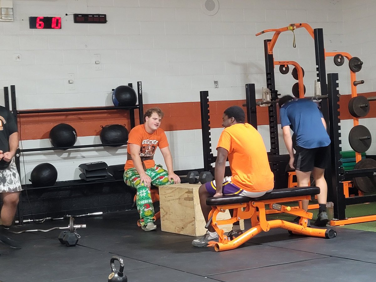AnthonyDedmond's tweet photo. They hear the chatter and see the lack of, which is why they work when most people are sleeping. 

5:30 AM Lifting............. https://t.co/PEGzF0ZeK2