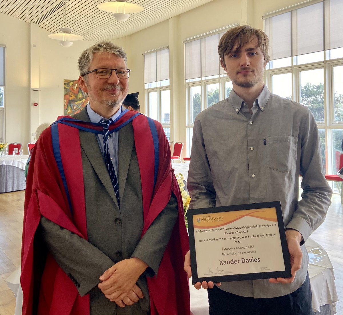 AberCompSci's tweet photo. Xander Davies is awarded the prize for Student making the most progress, Year 1 to Year 3 average.
#AberGrad2023 #AberGrad https://t.co/p7bJLTvVWZ
