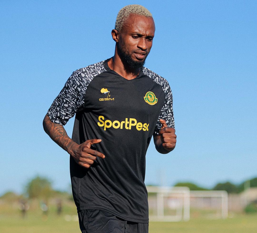 fadhililusingu's tweet photo. Kama shabiki/ mwanachama wa @YoungAfricansSC huna sababu ya kukosa kufika uwanjani siku ya 22.7.2023!!
Nunua tiketi yako, vaa uzi wako na tukakiwashe kwa mkapa mapema pale💛!!
#WikiYaWananchi2023
#HiiImeenda
#MrMVP💛👏 https://t.co/HmQyHAh4Bj