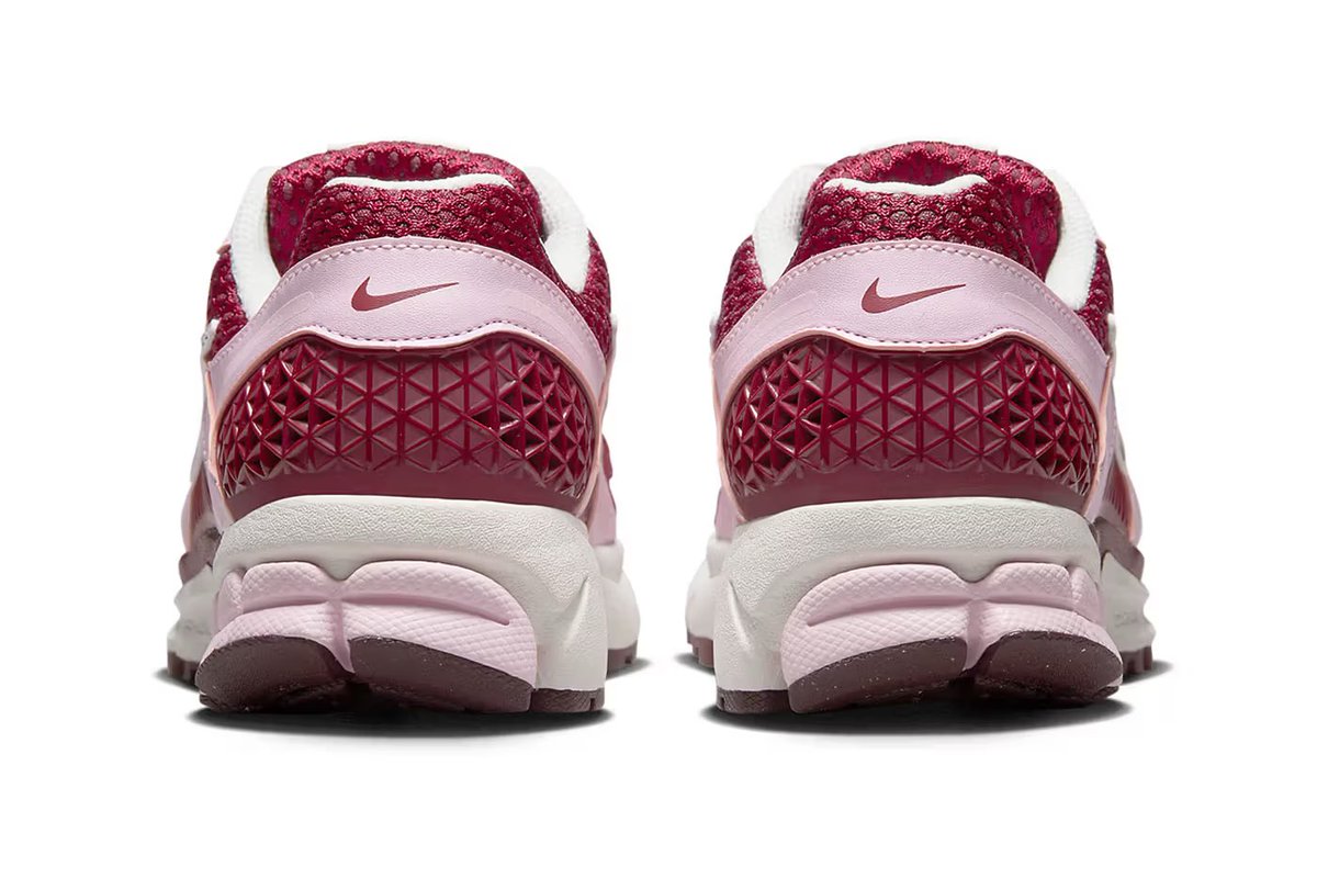 thesnkrsleaker's tweet photo. Nike Zoom Vomero 5 ‘Pink Foam/Team Red’ releasing August 8 💕 https://t.co/rr20q8Kcc4