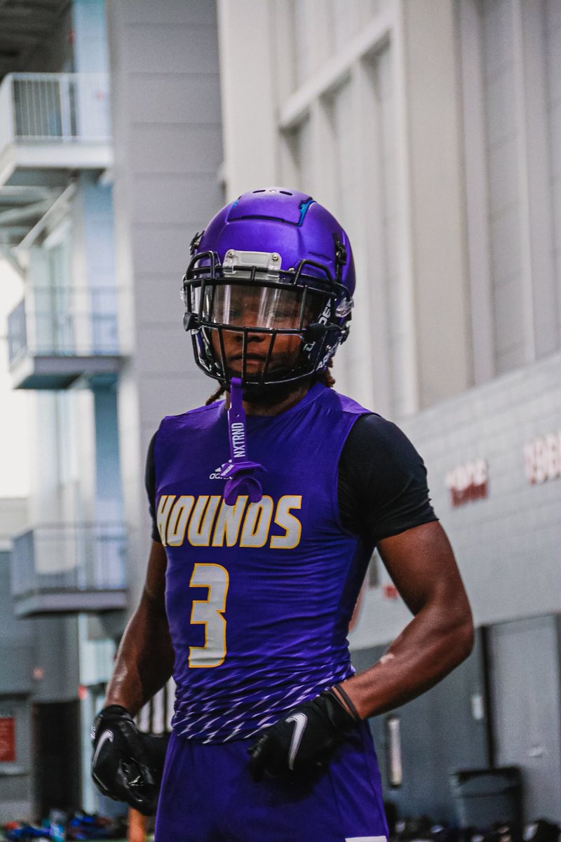 Senior season loading!!! MAJOR 💪🏽💜💛 ⁦@YkTy1er⁩ ⁦<a href="/jontav1s/">Jontavis Hollywood Robertson</a>⁩