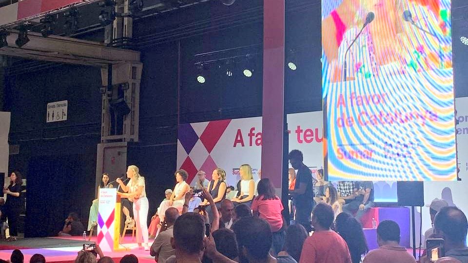 Presents a l'acte amb Yolanda Díaz, donant-li tot el nostre suport i ànims! Més País està al seu costat en la lluita per una societat més justa i inclusiva
