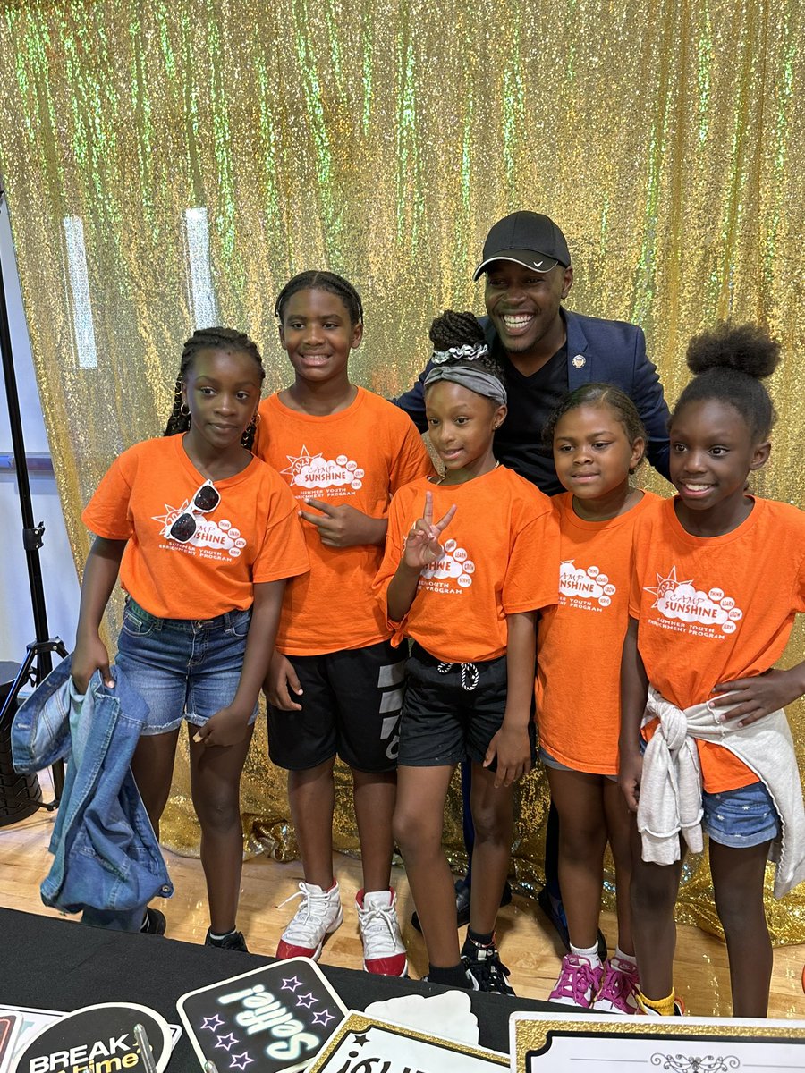 RLStephens3_'s tweet photo. Excited to be at SEEK's 9th annual 'Kids Get Hip & Fit Fair,' where community spirit and healthy living come together! Always inspired by the incredible work they do for the children, making a positive impact one step at a time. #WeAreMiamiGardens #SEEKCommunity #KidsGetHipAndFit https://t.co/A1BHxE7Y9o