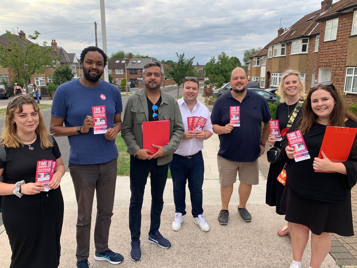 Great fun getting the vote out for @DannyBeales in #UxbridgeAndSouthRuislip this evening.

You still have time to vote in today’s by-election. Already voted? Remind your friends and family to do the same. #VoteLabour 🌹@PrimeshPatel