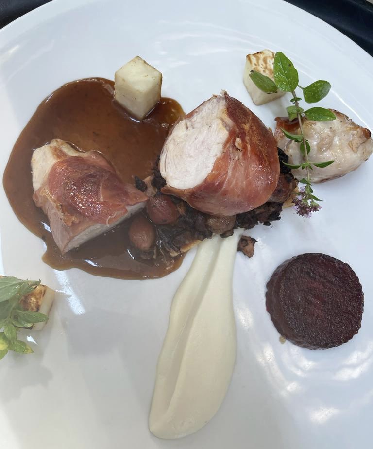 LakeHotel's tweet photo. Bistro Special - Chicken wrapped in bacon, using the very best of locally sourced ingredients 💫 #lakesidebistro #hoteldining #lakehotelkillarney https://t.co/sj9jKNkNDz