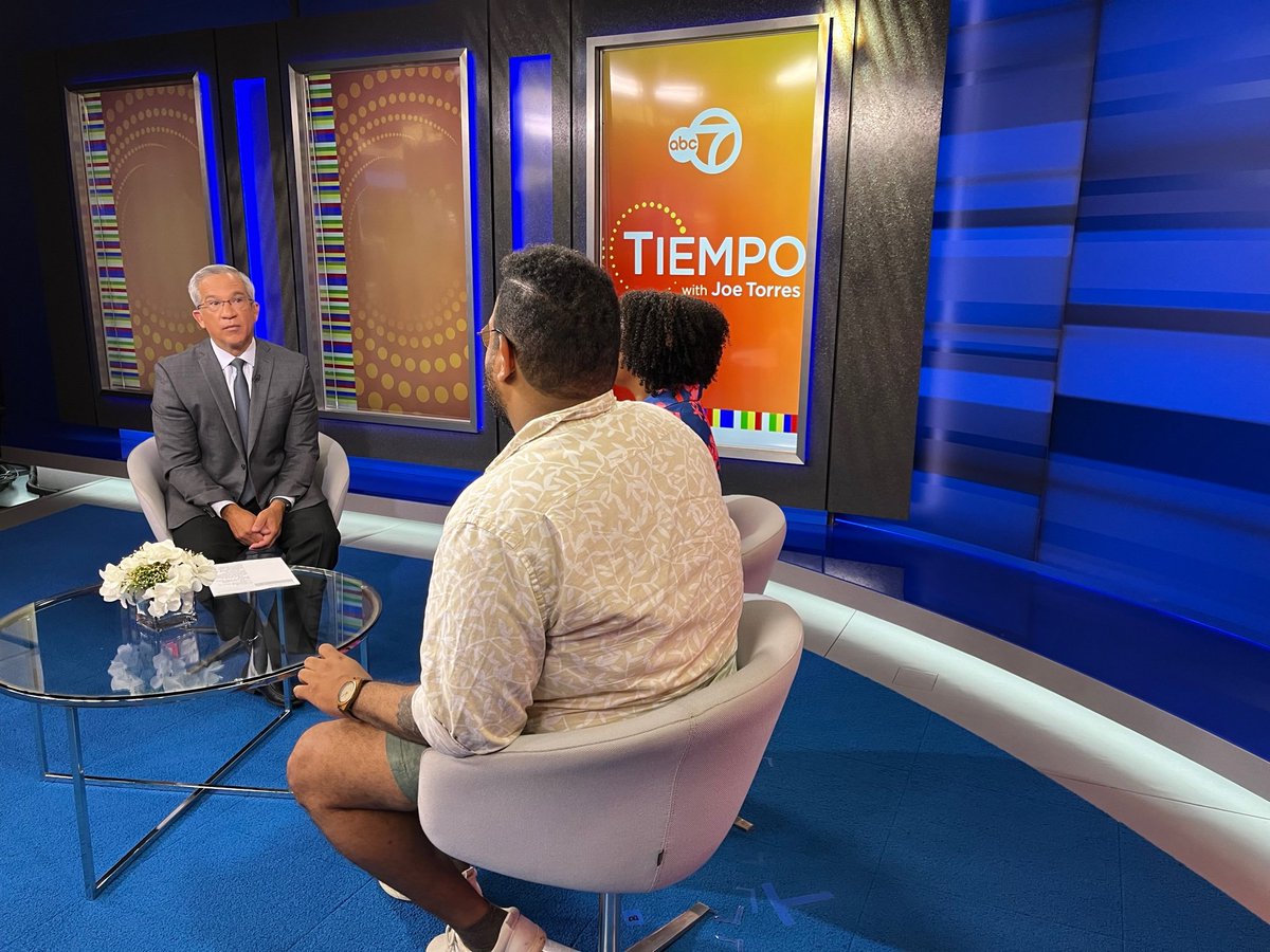 I've got some TOP-SECRET news to spill! This Sunday, somebody will be hitting the airwaves on ABC7NY with @joetorresABC7, Host of 'Tiempo'! It's going to be LEGEN...wait for it...DARY! So, mark your calendars. 'Tiempo' airs each Sunday morning at 11:30 #ABC7Tiempo #BreakingNews