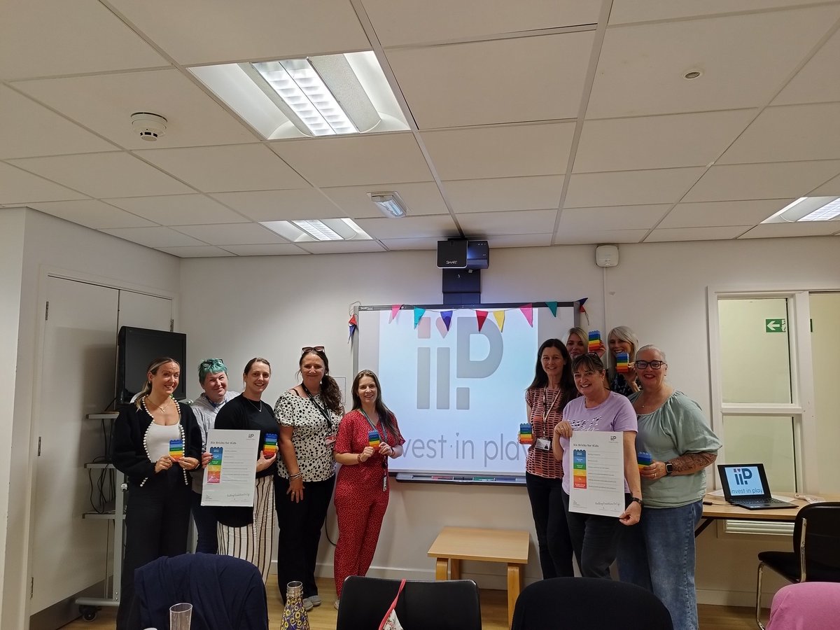 Our amazing @The_SK_Family
Invest In Play Team celebrating being the 1st UK team to deliver IiP in Stockport. Well done to all involved @EmmaMcDonough6 @GinnyAwan
#integration 
#investinplay #earlyintervention #parentingprogram
facebook.com/profile.php?id…