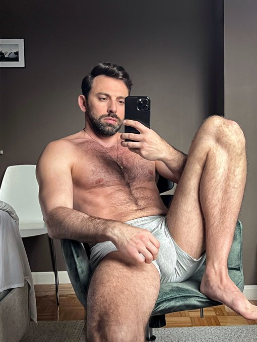Rub me https://t.co/HjWJmVd7dO