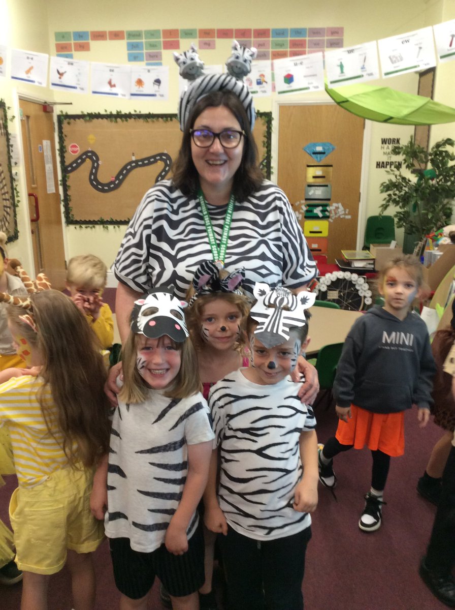 HazelClass_RE's tweet image. Our amazing costumes!