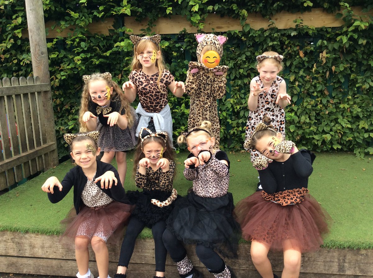 HazelClass_RE's tweet image. Our amazing costumes!