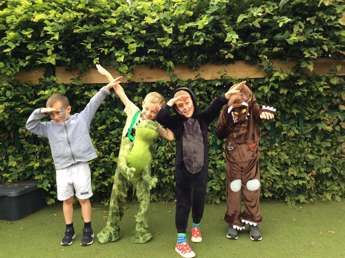 HazelClass_RE's tweet image. Our amazing costumes!