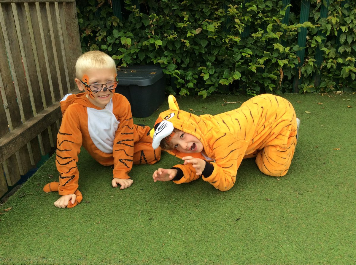 HazelClass_RE's tweet image. Our amazing costumes!