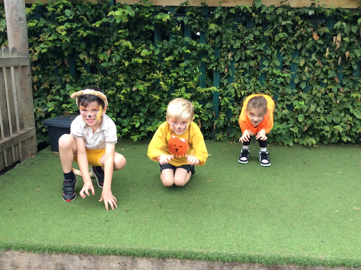 HazelClass_RE's tweet image. Our amazing costumes!