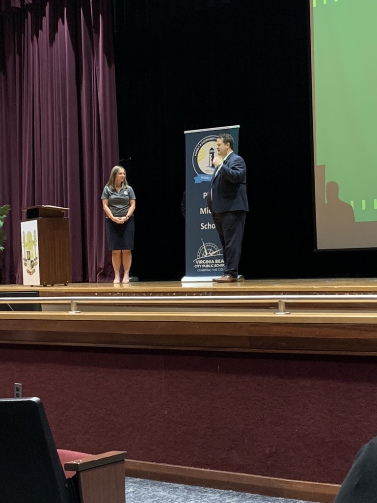 Plaza Middle tweet media