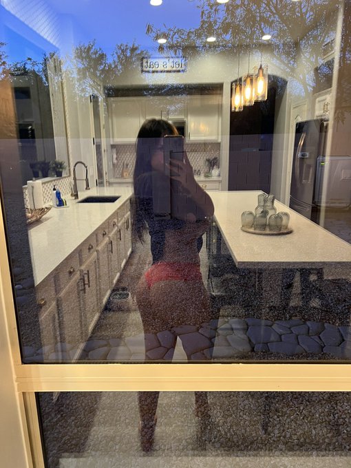 haven&rsquo;t posted here in a while https://t.co/AQeIi4VULc