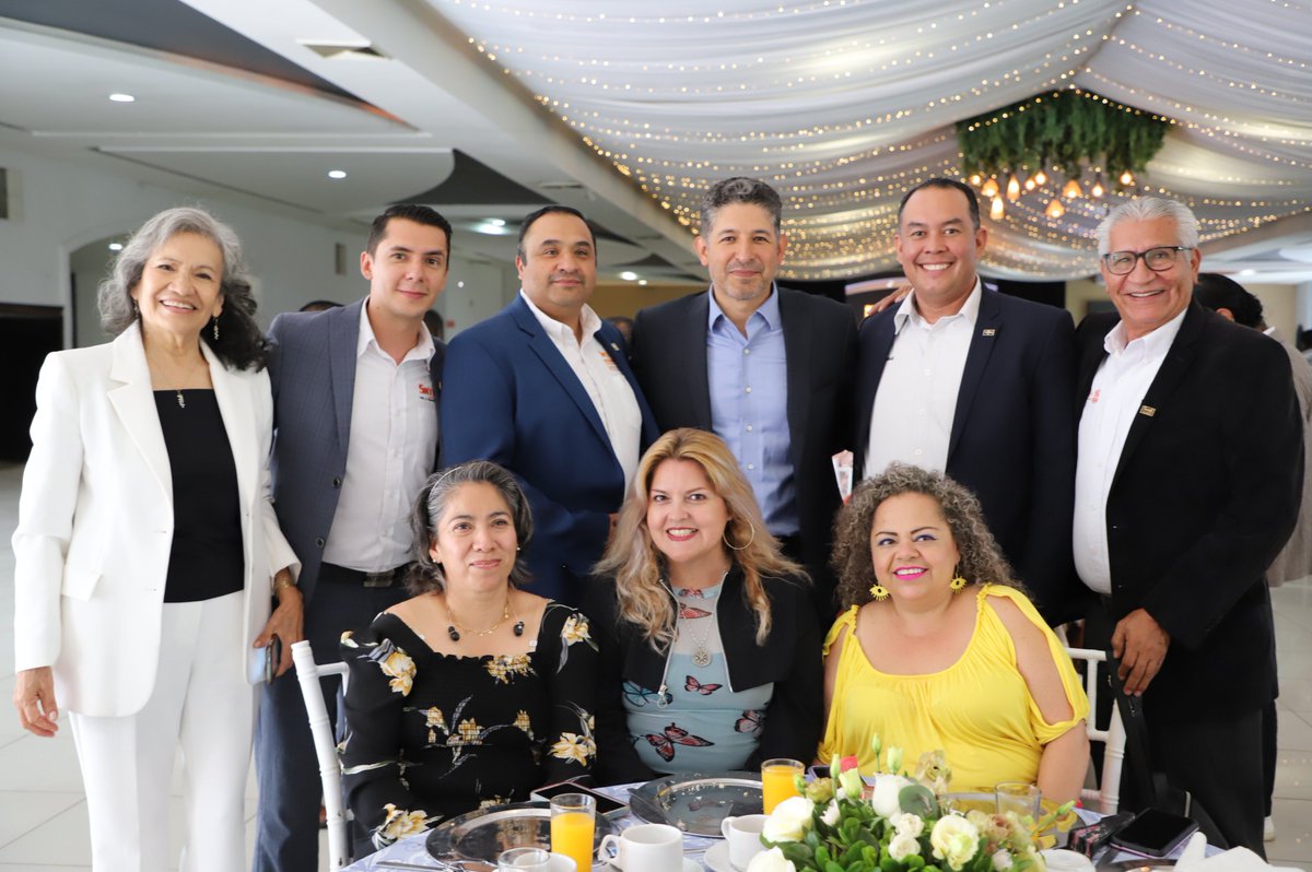 JCFloresMiramon's tweet photo. Hoy felicito y reconozco tantos años de compromiso y de servicio que ha entregado el Personal de Apoyo y Asistencia a la Educación, mismo que nos ha permitido desarrollar satisfactoriamente el sistema educativo en Jalisco. https://t.co/3AWDfeVelR