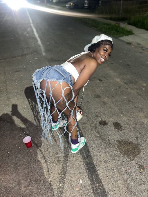 Fuck it I&rsquo;m bouta start lying ab my age too can I pass for 19 🤭 https://t.co/8ln5dWQIWK<a href="/tag/mvsales"class="tags"><span>#mvsales</span></a>