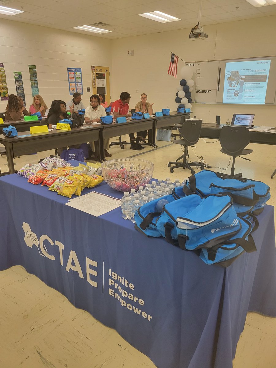 So exciting to listen to the new CTAE Teachers in HCS as they collaborate and discuss the CTAE balanced model of instruction during Educator Launch! We are ready to Ignite, Prepare, and Empower! @drhafza @cmjonesx2 @YvetteDupree