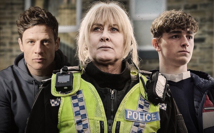 ScreenThoughts's tweet image. There were 9 years between seasons 1 and 3 of #HappyValley. The show’s creator, writer and director @Spiceyw took her time to finish the story, but she gave the series the good-quality end that it deserves. The show can be seen in the US at AMC+. - Lalu @happyvalleybbc @AMCPlus