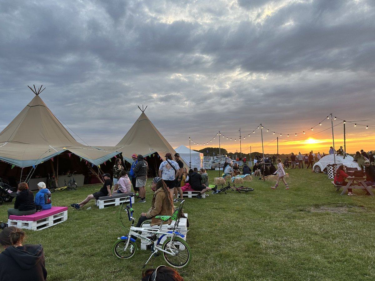 publogic's tweet photo. Despite the threat of a rain shower, it’s a beautiful evening for a beer at #BugJam36 🍻❤️ https://t.co/UQLzKdWHbS