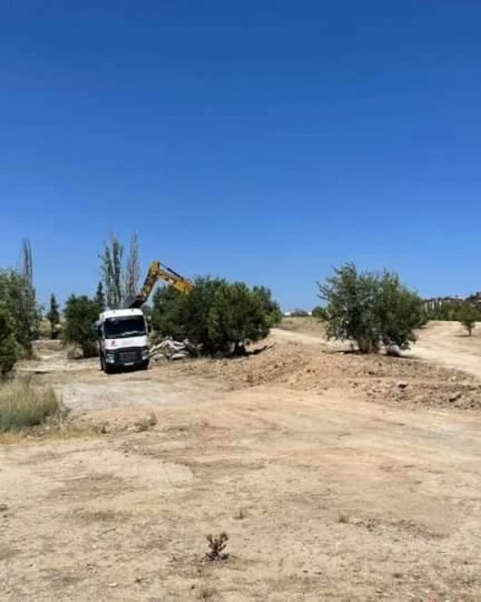 Aunque el Ayto. <a href="/MADRID/">Ayuntamiento Madrid</a> nos informa que siguen sin tener decidida la ubicación final del cantón de limpieza de #Montecarmelo, continúan los movimientos junto al cementerio, donde se situaría supuestamente el cantón según el último rumor que nos ha llegado.