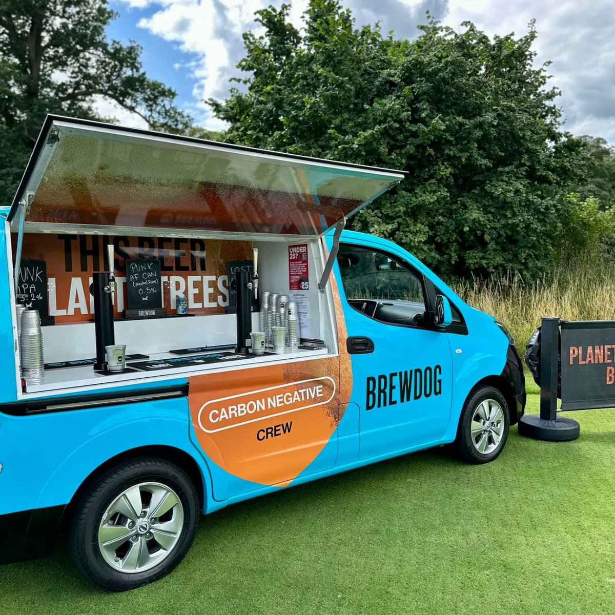 Sportingclass's tweet photo. #sportingclassindustryinvitational @TheGroveHotel 
For The Drinks and Hospitality Golf Day
@johnniewalker_ @BushnellGolf @AperolSpritzUK @KrakenRum @illycaffe @savilerowtravel @BrewDog @dress2killuk https://t.co/wQXWItit9H