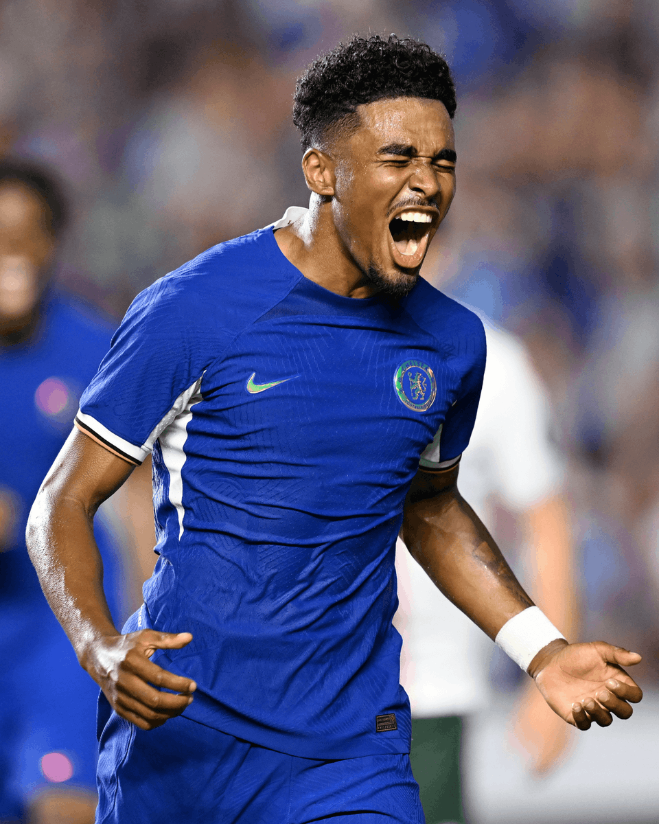 premierleague's tweet photo. 👶 Average age of just 19 vs Wrexham
🎯 Maatsen marks his start with a goal
🔜 Classy Colwill still to appear

Chelsea's young squad is here to excite at #PLSummerSeries 🔵

➡️ https://t.co/RuOWIpQRrz https://t.co/4FnPObZHBm