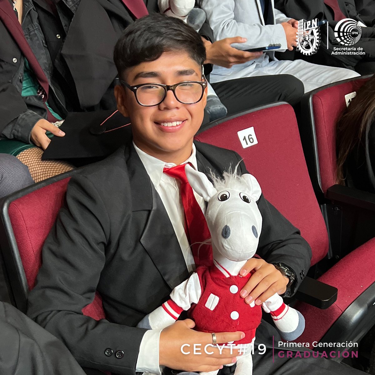 ipn_sad's tweet photo. 📣 El día de ayer se llevó a cabo la Graduación de la Primera Generación del #CECYT19 👩🏻🎓👨🏻🎓 | Les deseamos mucho éxito a todas y todos los #Politécnicos graduados, ¡Nos vemos pronto! 🙌🏼
#OrgullosamentePolitécnicos #IPN #ComunidadPolitécnica #IPNSAD