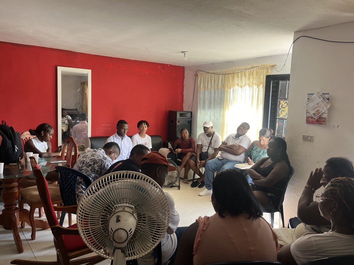 LeonardBtura's tweet photo. #DialogosComunitarios| Ayer hablamos con dos grupos de personas sobre nuestra apuesta colectiva por la alcaldía de #Buenaventura.
Estamos apostándole a empoderar a las comunidades para que desde ese empoderamiento nos ayuden a construir procesos de cambio. https://t.co/iZ1fwTdlzS