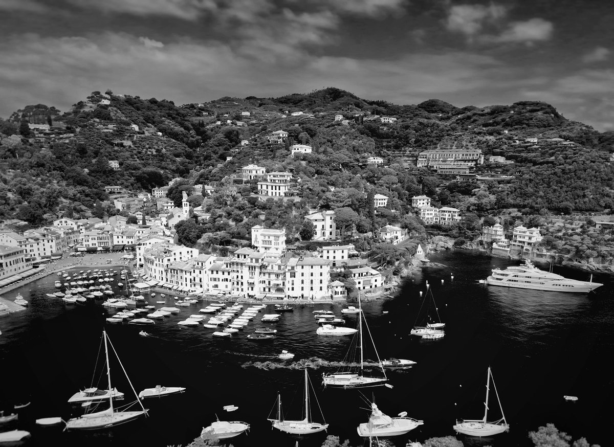 chazzoo77's tweet photo. Portofino #blackandwhitephotography #blackandwhitephoto #blackandwhite #landscape #Italy #photography #photooftheday #photo #mobilephotography https://t.co/naAZPEwRDm
