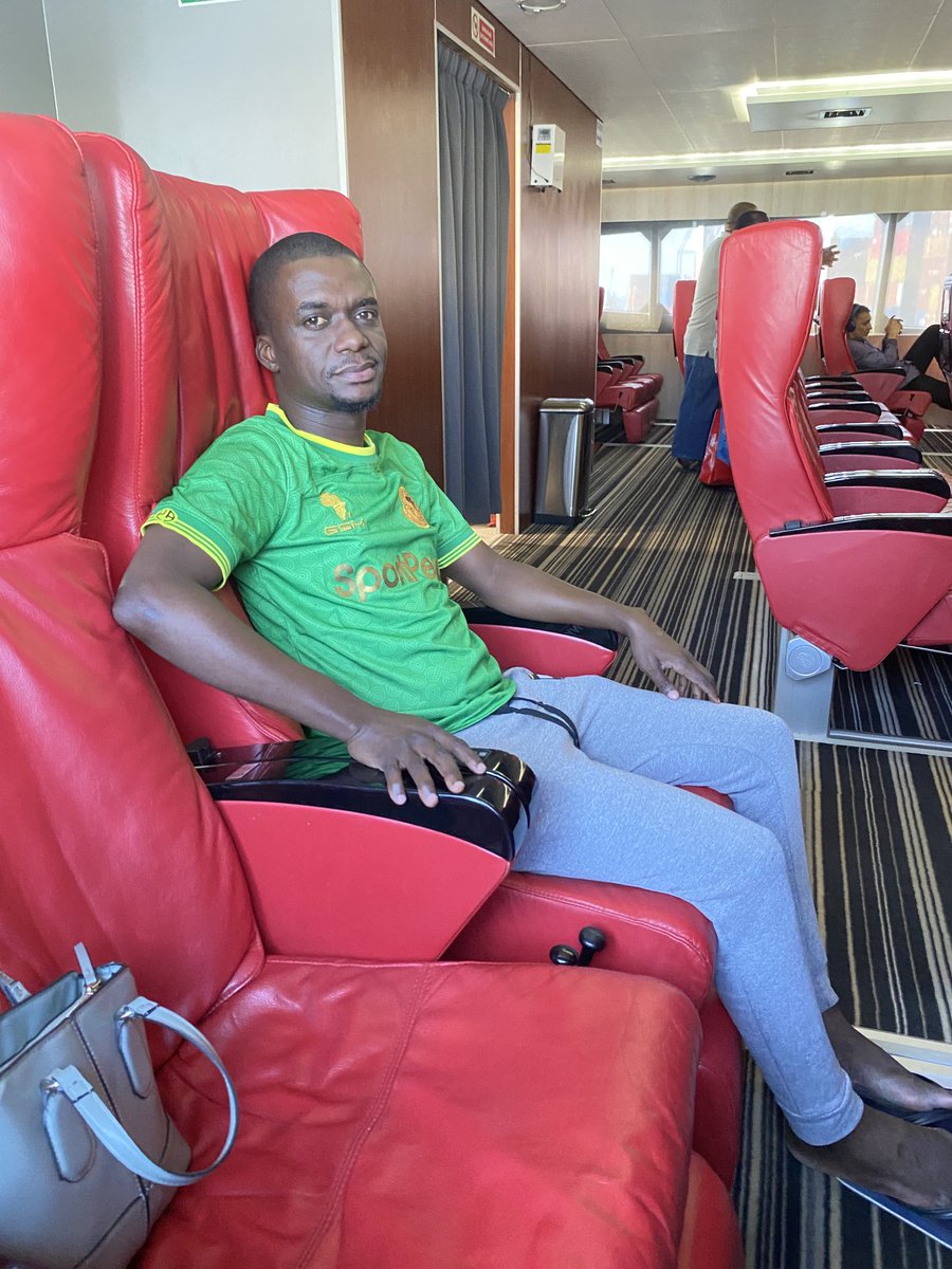 1960Remija's tweet image. Nafikiria kulishawishi tawi kesho tununue angalau tiketi 100 za kugawa humu Twitter, wananchi nikipata RTs 100 tuu, Jumamosi nagawa tiketi 100 za bure, zikizidi RTs na kufika 101 basi nitagawa tiketi 150 za bure. Kazi kwenu. Spokoinoi nochi. 💚💛