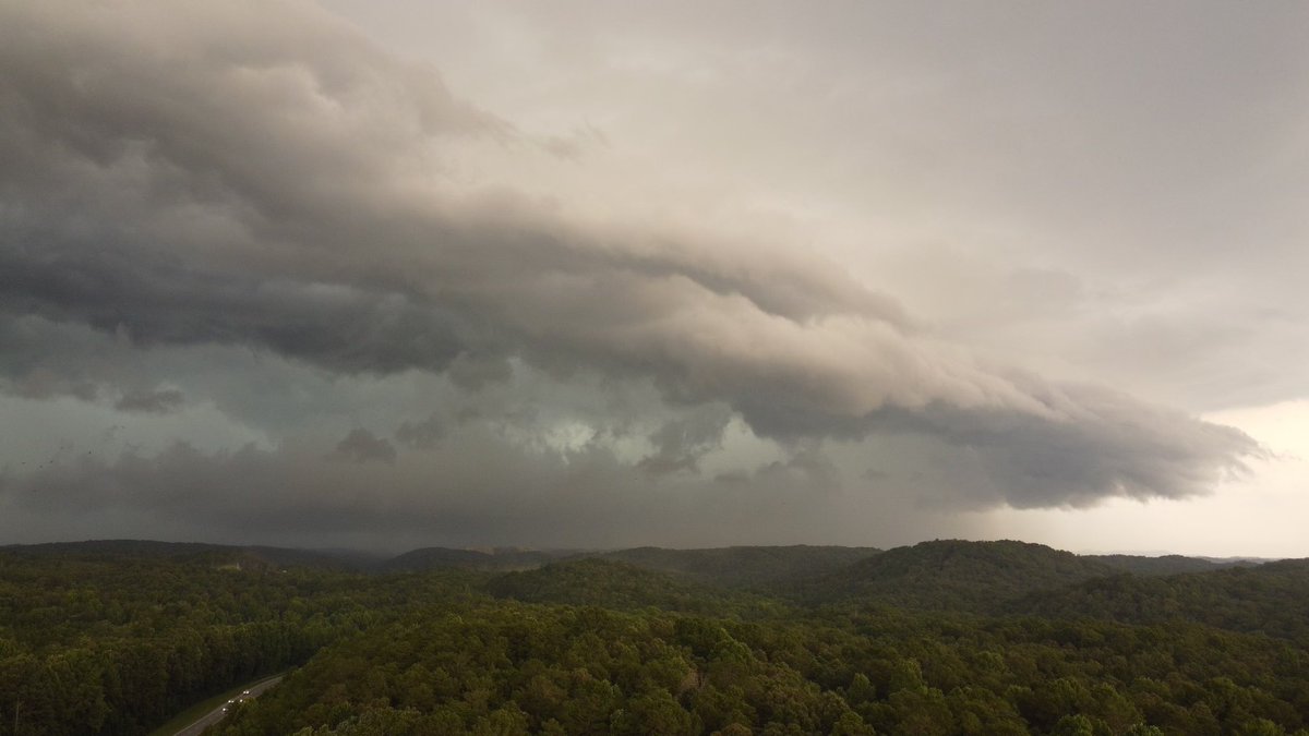 Austin_Huff59's tweet image. Impromptu chase on my way home lead to some cool storm photos! Observed gusty winds, pea sized hail, and frequent CTG lightning near the outlets on HWY 400 @NWSAtlanta @BradNitzWSB #gawx