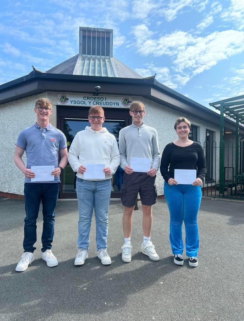6ed Ysgol y Creuddyn (@6edcreuddyn) on Twitter photo 🙌SEREMONI WOBRWYO 👏🏻
Llongyfarchiadau mawr Morgan a Macsen - Gwobr OM Roberts am gyfraniad i Gymreictod yr ysgol. Gwobr Ellen Kent i Bobi am wneud cyfraniad amhrisiadwy i fywyd yr ysgol a Gwobr Roland Jones i Ffion sydd wedi goresgyn anawsterau ac wedi llwyddo.
<a href="/ysgolycreuddyn/">Ysgol y Creuddyn</a> 🙌SEREMONI WOBRWYO 👏🏻
Llongyfarchiadau mawr Morgan a Macsen - Gwobr OM Roberts am gyfraniad i Gymreictod yr ysgol. Gwobr Ellen Kent i Bobi am wneud cyfraniad amhrisiadwy i fywyd yr ysgol a Gwobr Roland Jones i Ffion sydd wedi goresgyn anawsterau ac wedi llwyddo.
<a href="/ysgolycreuddyn/">Ysgol y Creuddyn</a>