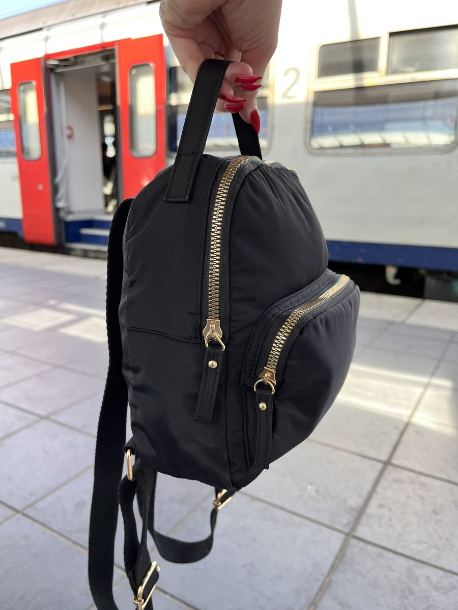 Mitten d'Amour tweet media