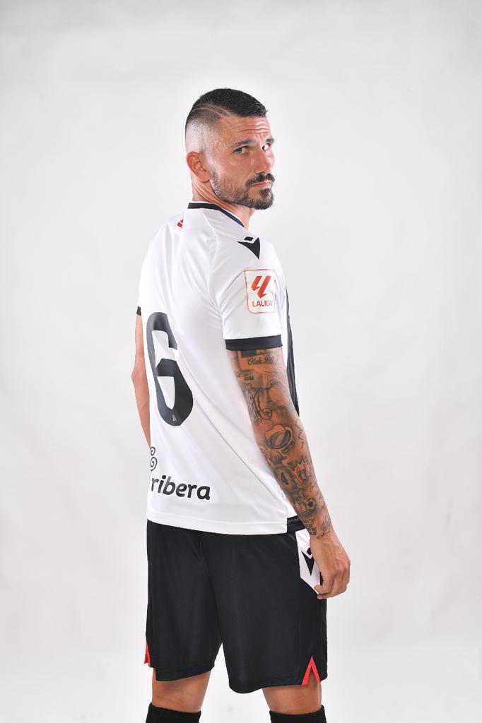 🤍🖤  𝑬𝒍 𝑺𝒊𝒄𝒂𝒓𝒊𝒐 y LA PRIMERA 

<a href="/MacronSports/">Macron</a>