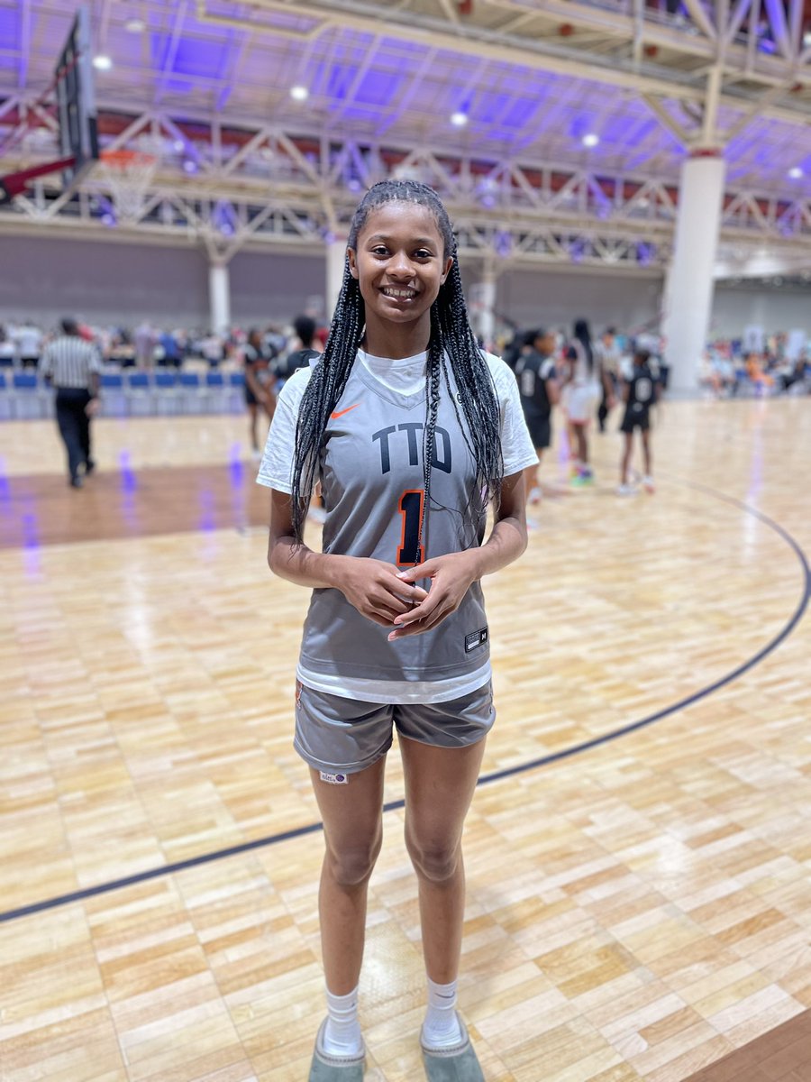 ⚜️ Big Easy Hoopfest ⛹️‍♀️ Qandace Samuels 🏀 Team Takeover 🎓 2027 🪣 Bucket ✅ Three Level Scorer ✅ Plays with Pace 📝 Samuels is a high major prospect that should be on the radar of coaches nationally! Her smooth jumper helped lead her team with 26pts & a win game 1.