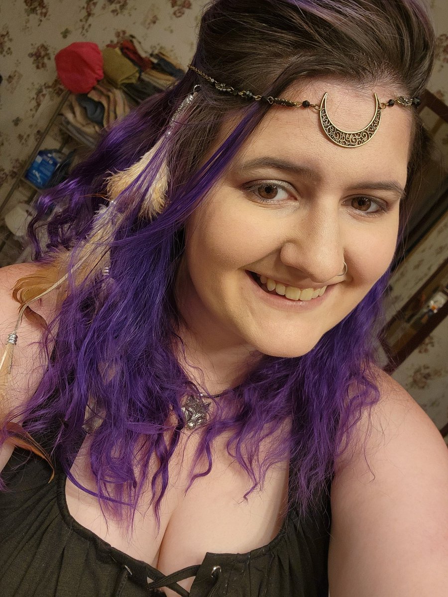 mama_clueless's tweet photo. Stream at 7pm! Come chill and hang out in chat! #dbd #viking #gamer #twitch #hairstyles #makeup #cluelesswolfhunter https://t.co/ddRvvuzt6B