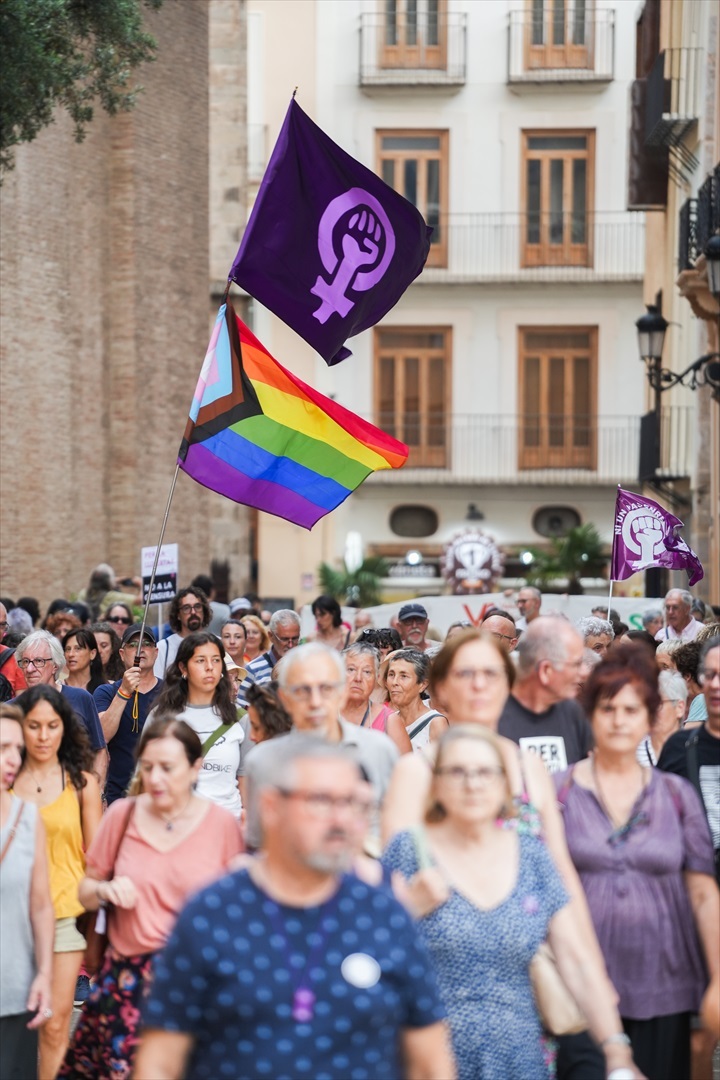 europapress's tweet image. 📷 Miles de personas salen a las calles de Valencia para exigir que "no se de ni un paso atrás" frente a la extrema derecha y animar a la ciudadanía a que salga a votar el 23 de julio bit.ly/43z6SYU