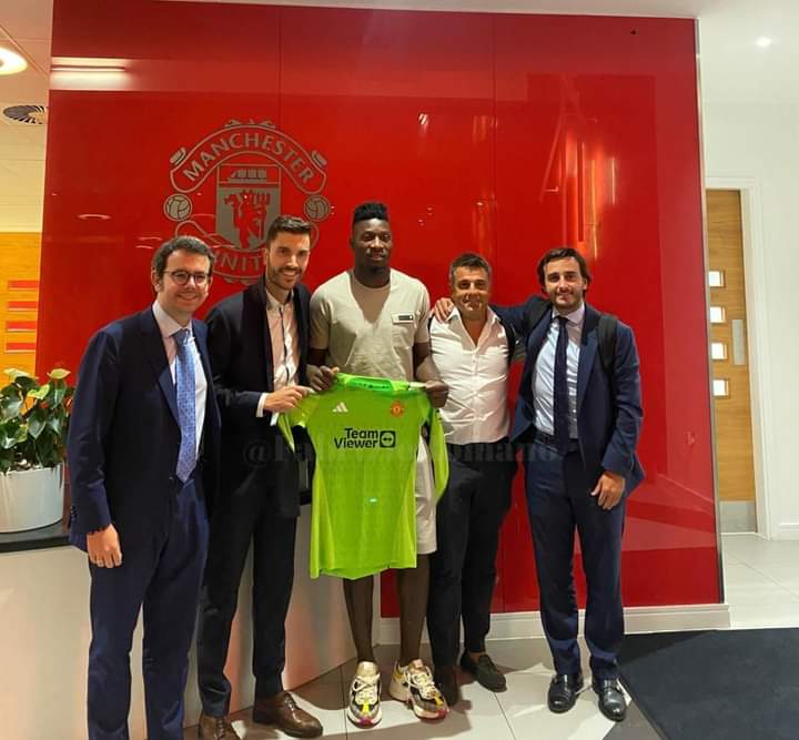 RedDevilsNicas's tweet photo. André Onana ha sido presentado como nuevo jugador del Manchester United, el portero camerunés ha decidido jugar con el dorsal 24.

¡Bienvenido Onana!

Desde esta cuenta le deseamos mucho éxito a nuestro nuevo portero.

Onana Is Red! 🔴 https://t.co/apRn2Ok6ou