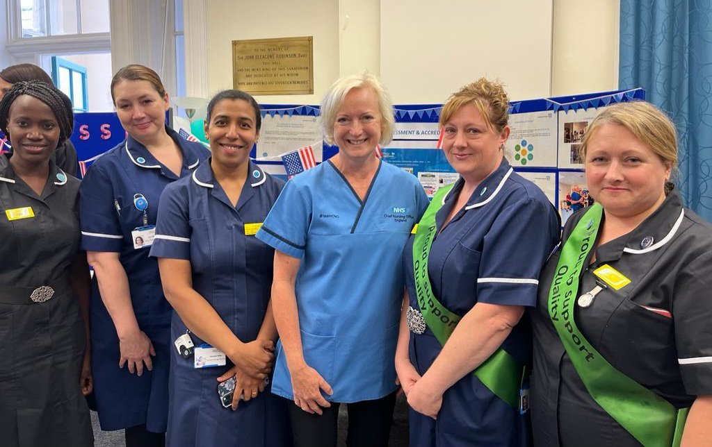 Today I was genuinely privileged  to meet @CNOEngland who is a hugely inspirational nurse and positive person. 
I have such pride standing alongside the amazing <a href="/Jendscott/">Jenny Scott</a>, @NereaOdongoNGH, Sonia and Nicky representing A&amp;A for <a href="/NGHnhstrust/">Northampton General Hospital 💙</a>.