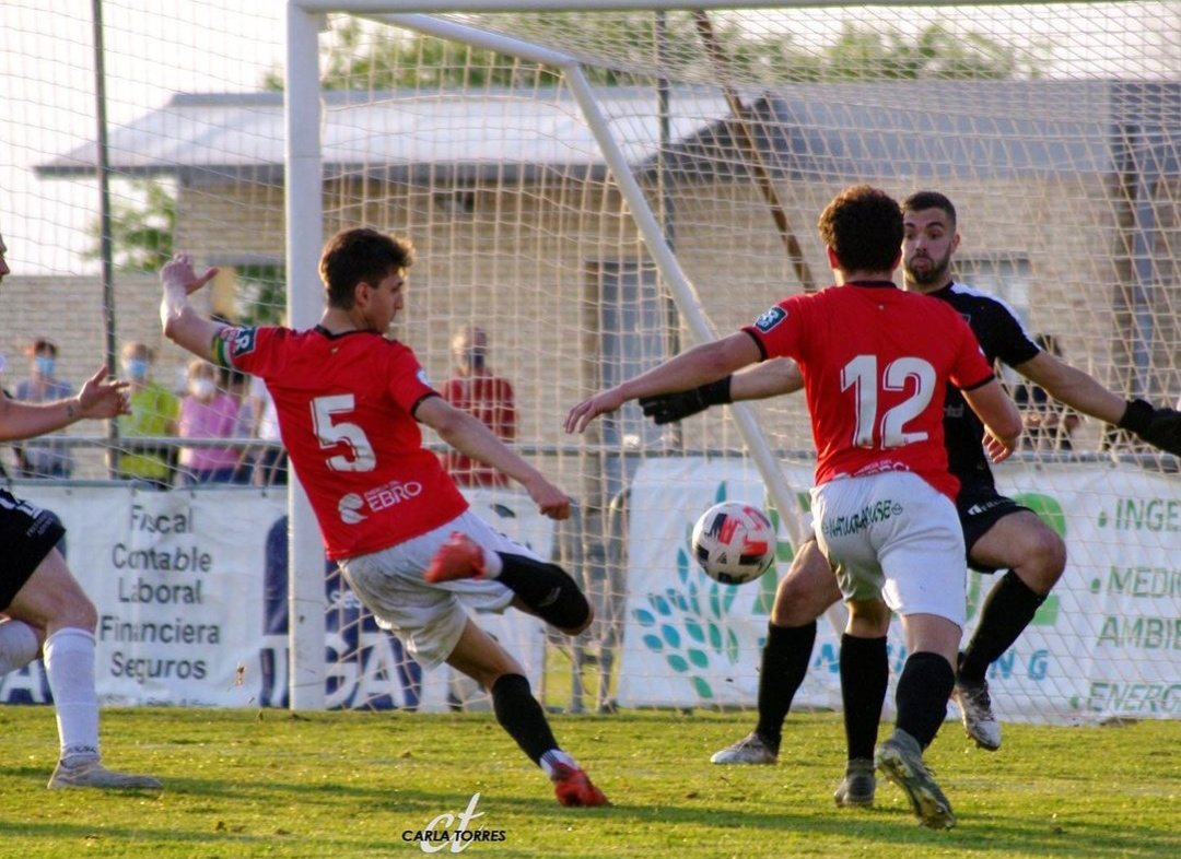 El twit que jamás quisimos poner. Viti pone fin a su etapa en el Logroñés tras 6 temporadas. Autor del gol más importante de nuestra historia y de hazañas imposibles. Ejemplo de jugador, pero sobre todo de PERSONA. ETERNAMENTE AGRADECIDOS, <a href="/V4Martinez/">Víctor Martínez</a>. Tú eres Logroñés. ❤