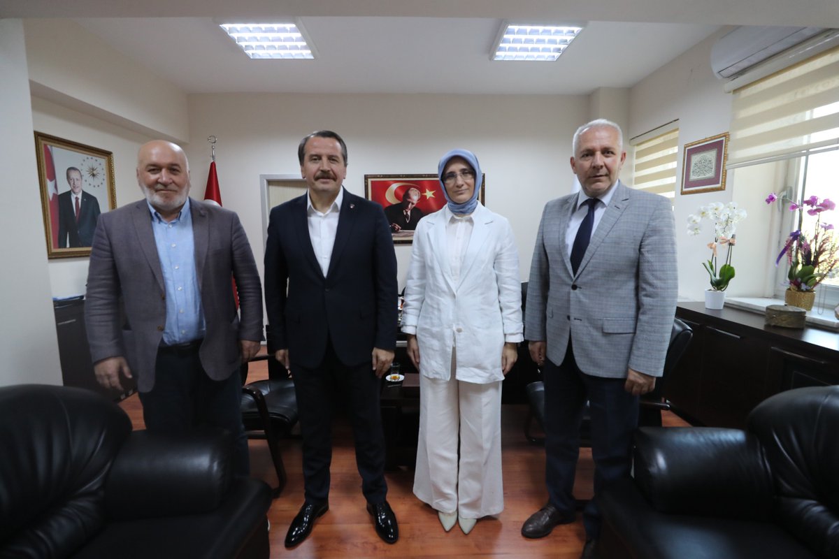 MemurSenKonf's tweet photo. Genel Başkanımız @_aliyalcin_ ve Toplu Sözleşmeden Sorumlu Genel Başkan Yardımcımız @HBTONBUL, ÇSGB Hukuk İşleri Genel Müdürü Şükran Doğan ile Memur-Sen Genel Başkan Yardımcılığı görevinde bulunmuş olan ÇSGB Daire Başkanı Mehmet Emin Esen’e yeni görevleri dolayısıyla hayırlı olsun ziyaretinde bulundu.