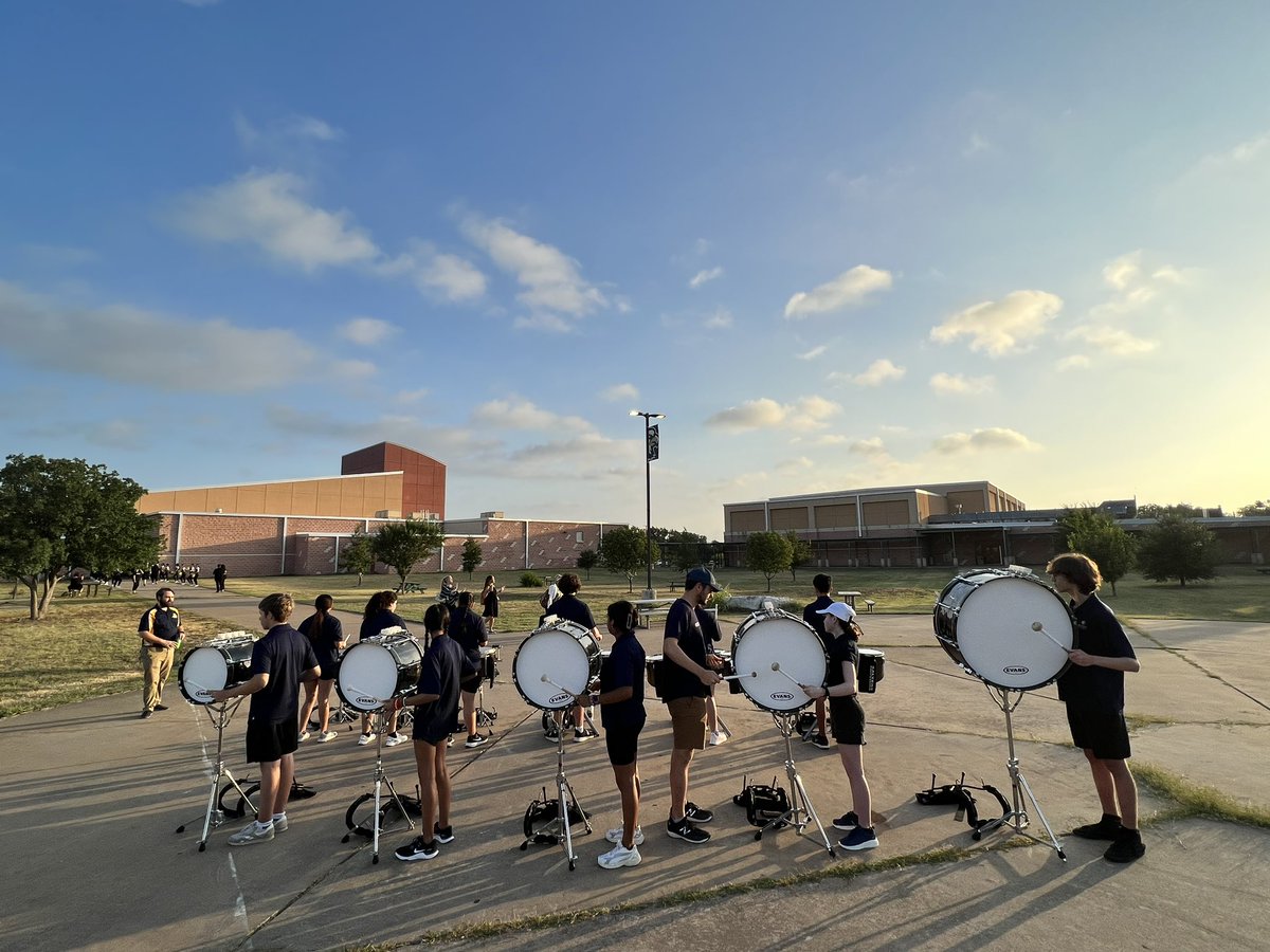 AkinsEagleBand's tweet photo. What a great performance by our Akins Eagle Drumline today at the Austin ISD Leadership Institute!
.
.
.
@akinsechs @paredesband @baileymsband @bedichek_band https://t.co/6ysApbY99W