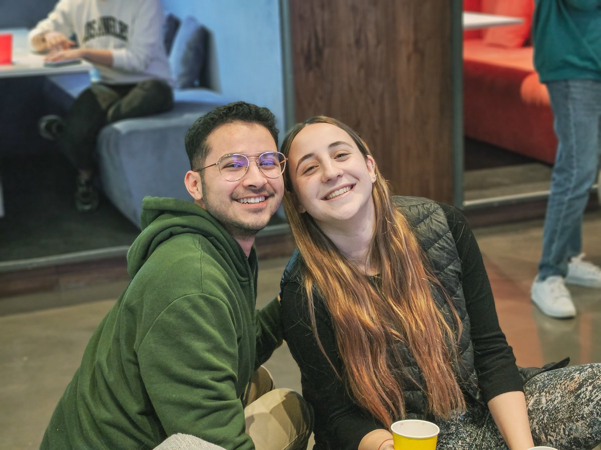 This is Prosumia ❤️

👇 En el #DiadelaAmistad nos juntamos en la ofi, y entre risas y juegos celebramos lo que nos une: el compañerismo. ✨

#diadelamigo #amistadlaboral #teambuilding