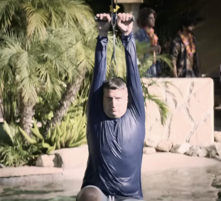 Ariana Grande is reportedly dating Ronnie, 39 yr-old Summer Lover contestant.