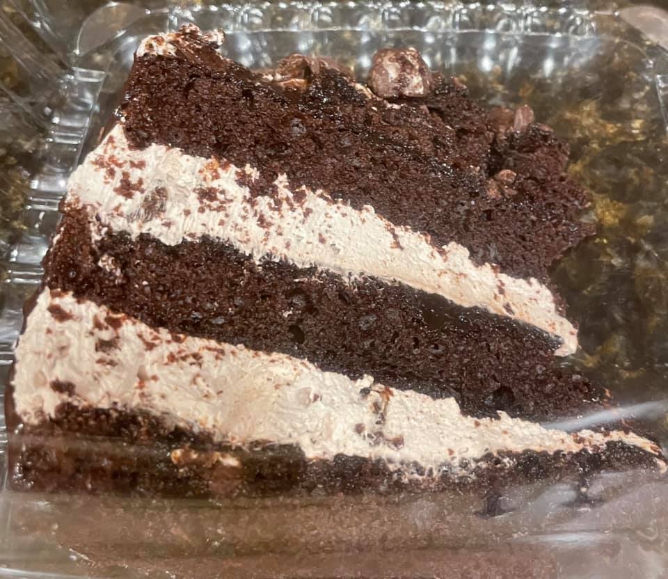 When life hands you rich house made chocolate cake you take a slice home with you!
#customcakes #sliceofcake #marcoisland #sweettooth