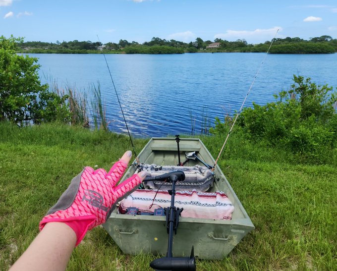 Pond hopping on the John Boat, come hangout 💕  https://t.co/dUFQZHEibe 🎣 https://t.co/3FoTuIdrp9