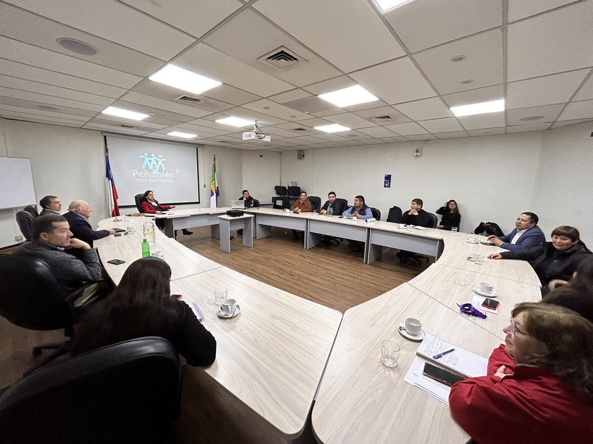 Estamos muy contentos😃! 
Ya que recibimos a comitiva del municipio de <a href="/NuevaImperial/">NuevaImperial</a> encabezada por su alcalde César Sepúlveda. Firmamos un importante convenio de desarrollo turístico, cultural y fomento al emprendimiento 🤝👏🏼