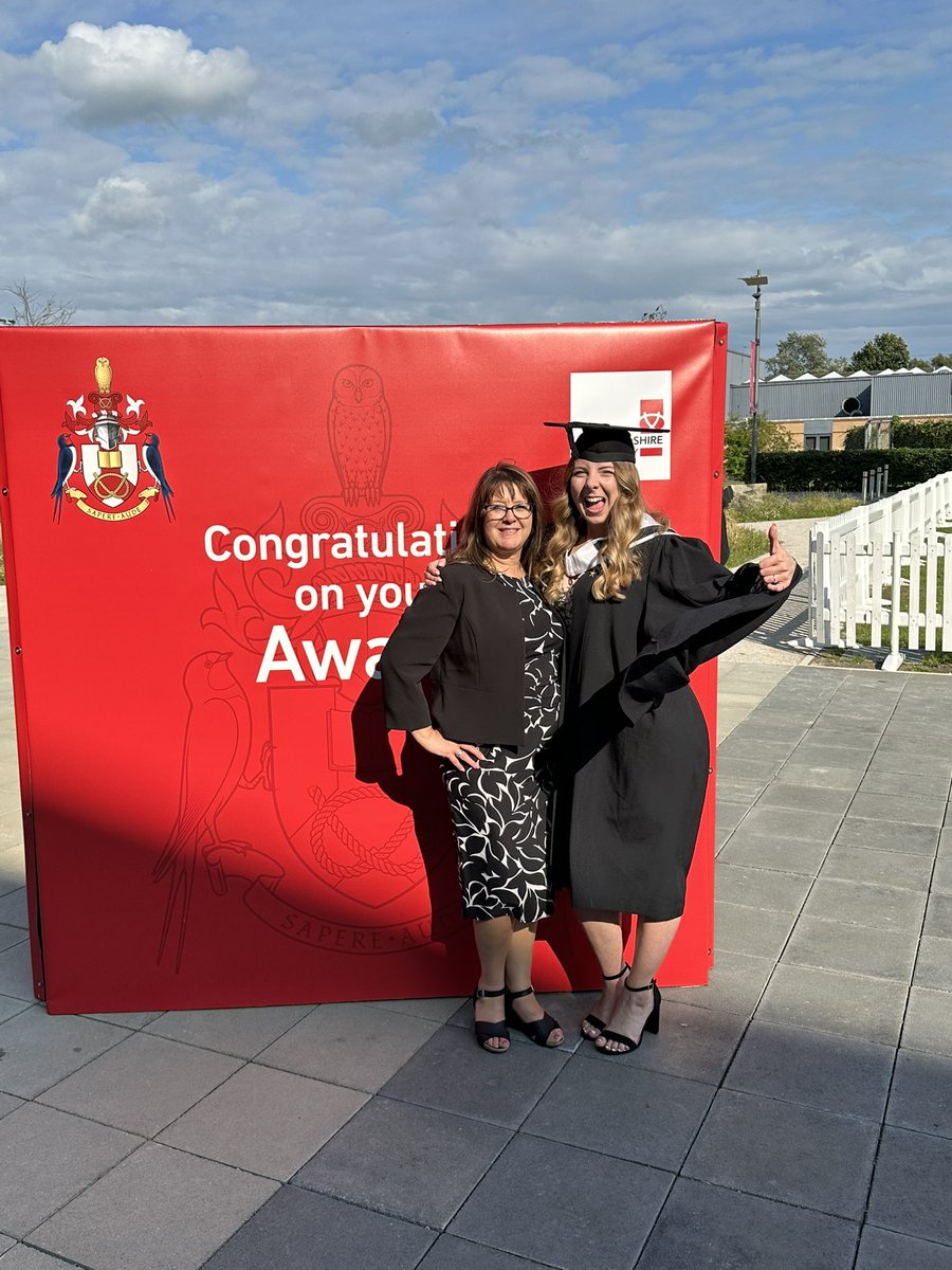 Louise Goodall tweet media